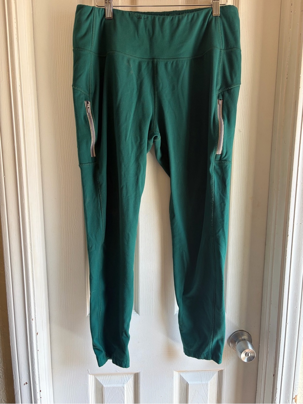 Mondetta Green Active Leggings with Side Zip Pockets
